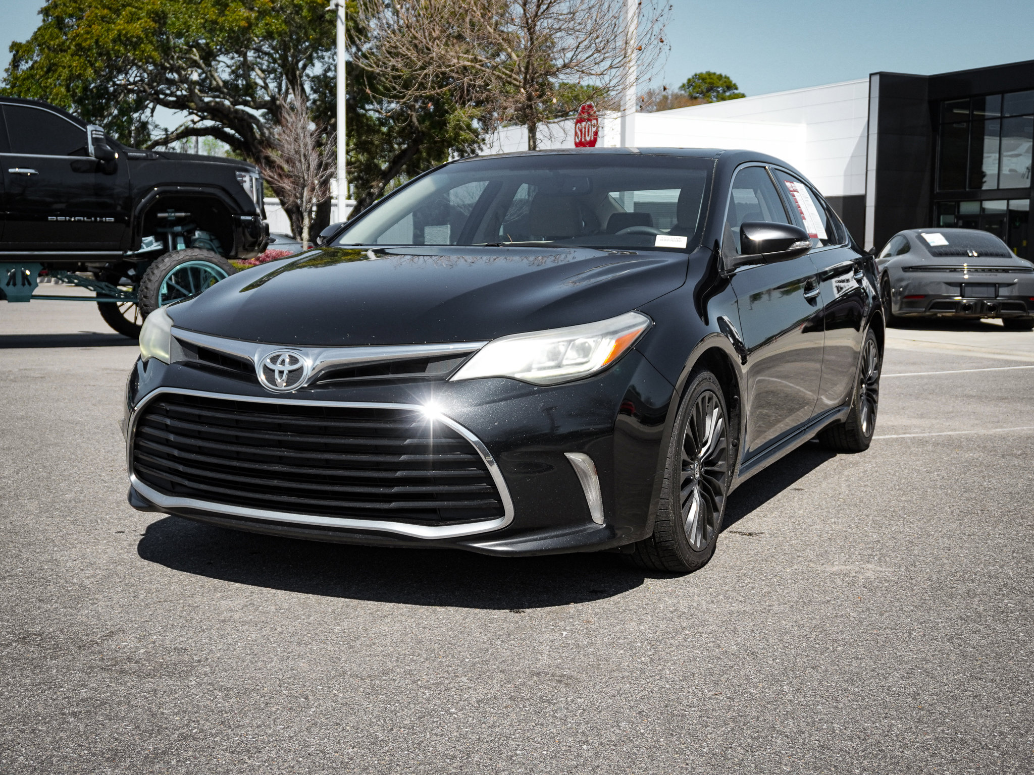 Used 2016 Toyota Avalon Touring image 5