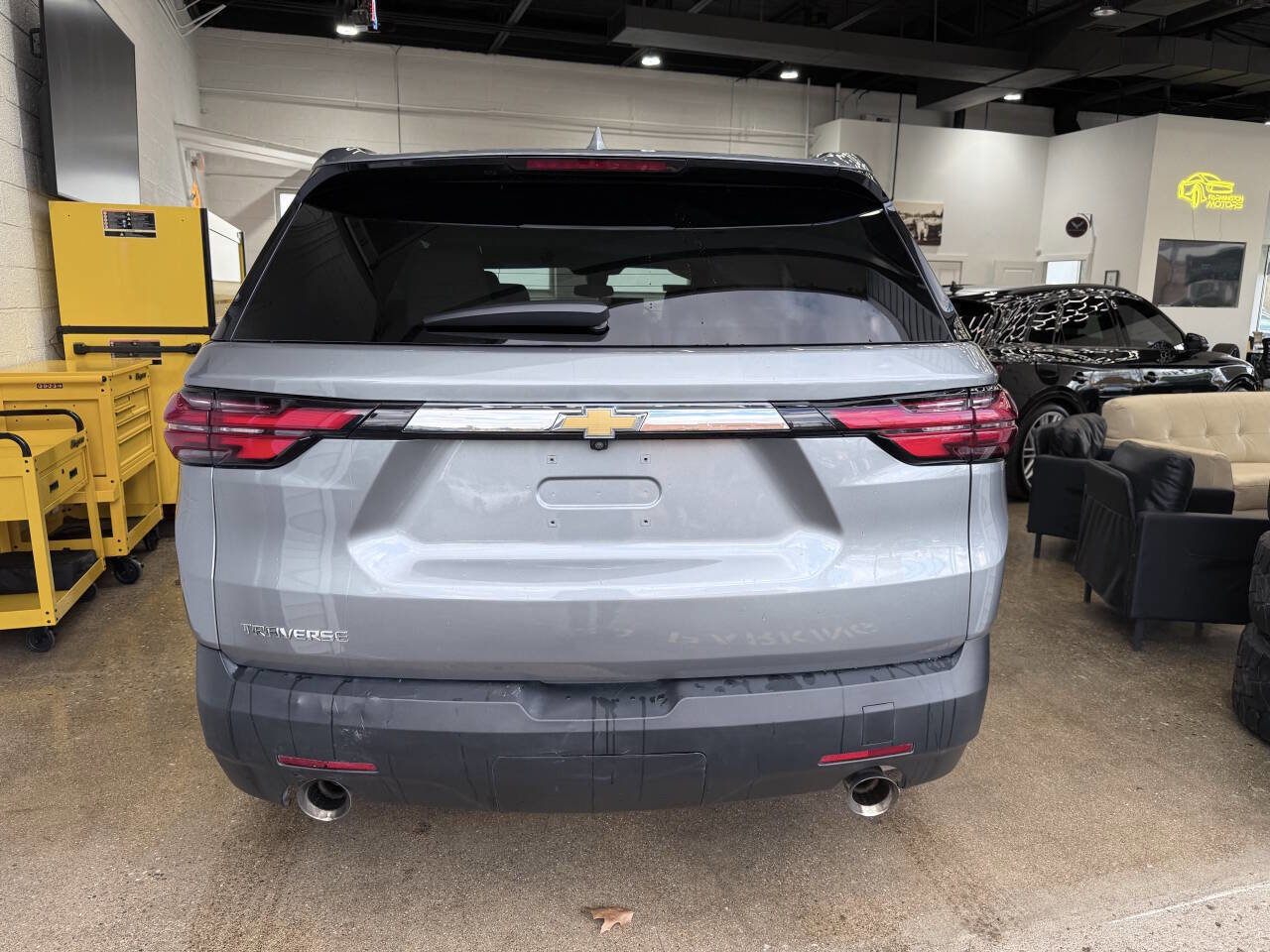 Used 2023 Chevrolet Traverse LS image 7