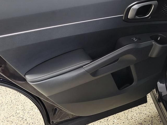 Used 2025 Kia Sorento EX w/ Panoramic Sunroof Package FWD image 16