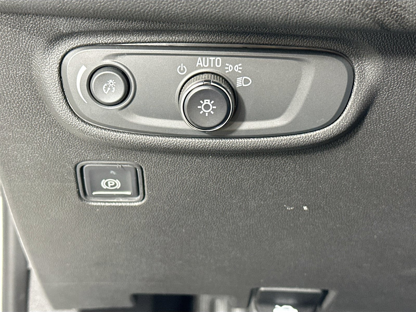 Used 2022 GMC Terrain SLE FWD image 10