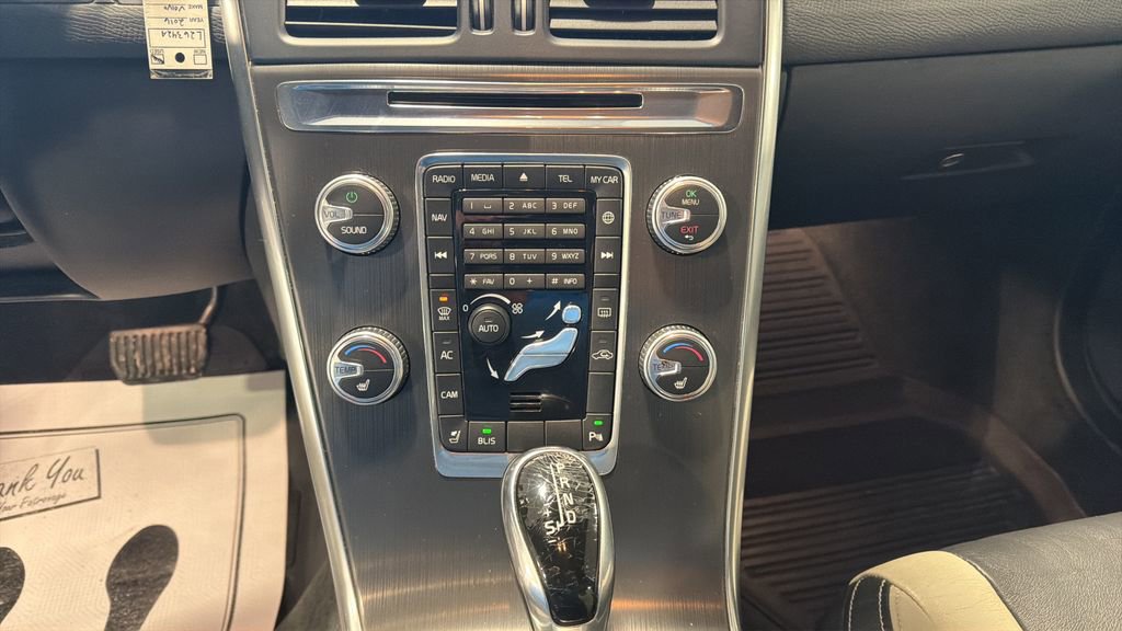 Used 2016 Volvo XC60 T6 AWD/4WD image 28