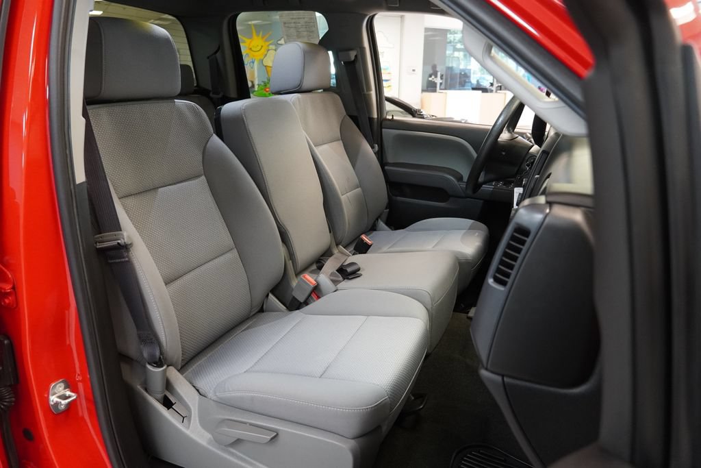 Used 2017 Chevrolet Silverado 1500 Custom w/ Custom Convenience Package AWD/4WD image 31