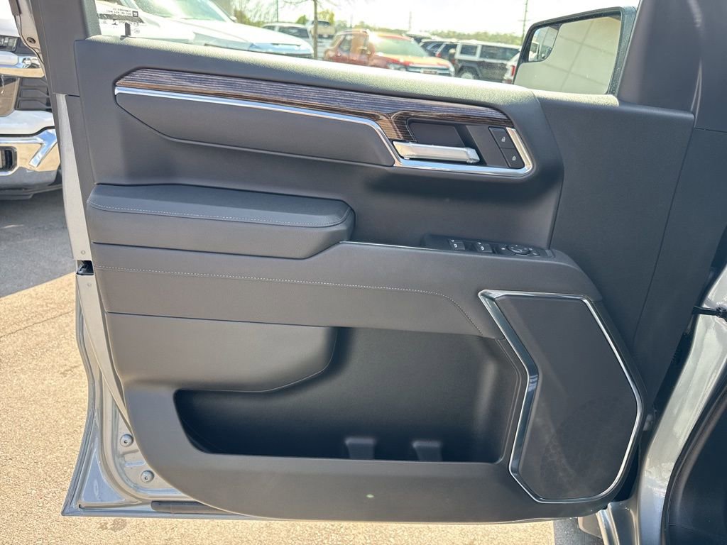 Used 2025 GMC Sierra 1500 Elevation image 10