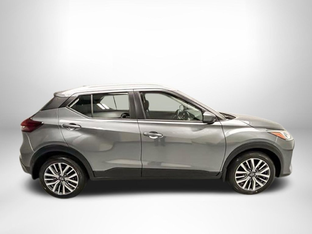 Used 2023 Nissan Kicks SV FWD image 4