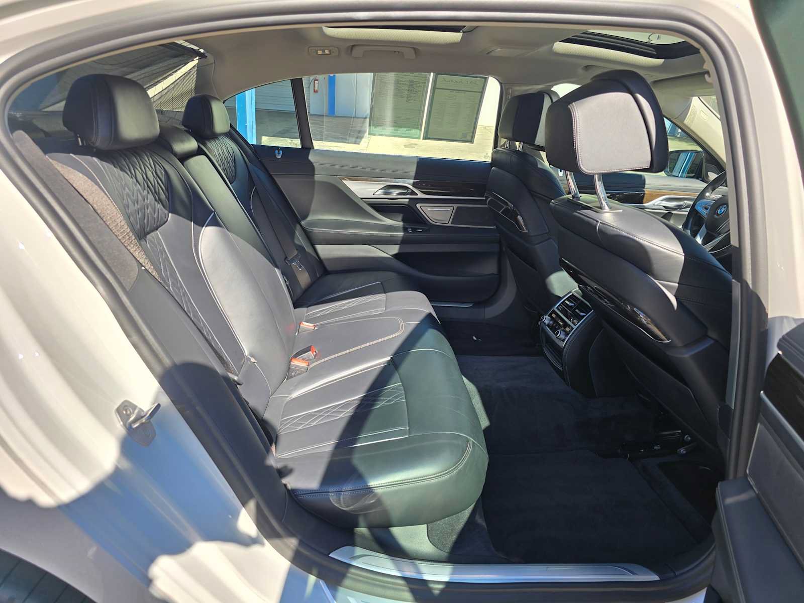 Used 2018 BMW 750i RWD image 12