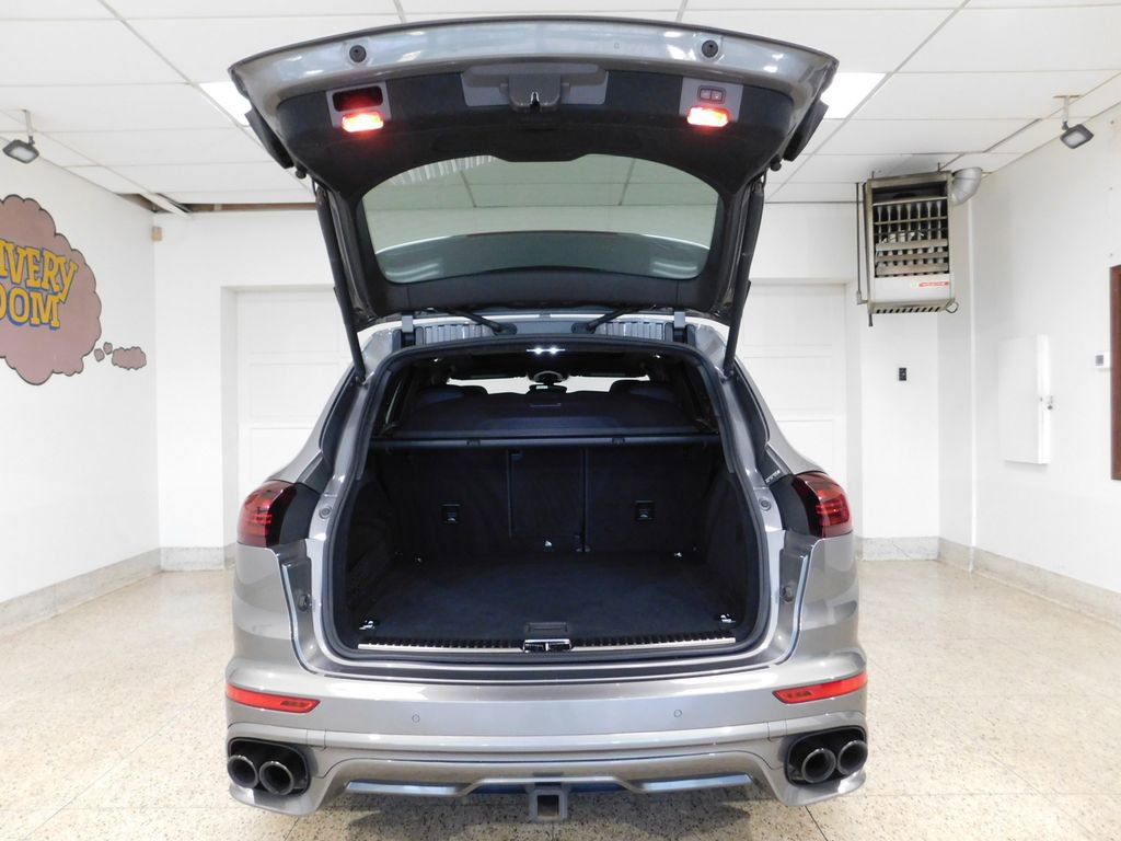 Used 2018 Porsche Cayenne GTS AWD/4WD image 60