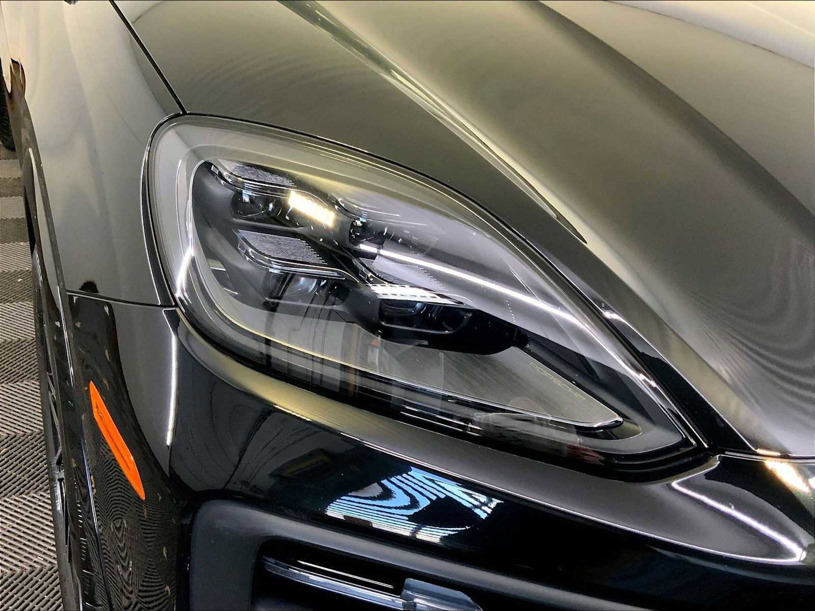 Certified 2025 Porsche Cayenne image 12