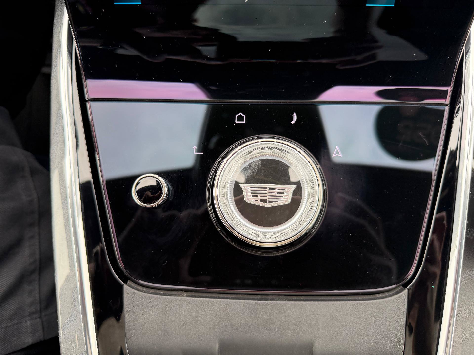 Certified 2025 Cadillac Escalade IQ Luxury 2 w/ LPO, Premium Carpet Package AWD/4WD image 30