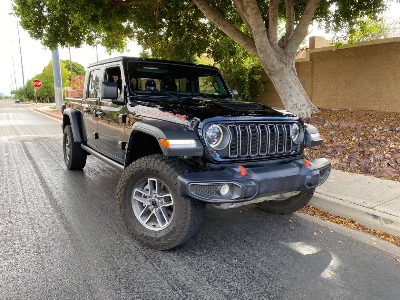 Used 2026 Jeep Gladiator Mojave AWD/4WD image 3
