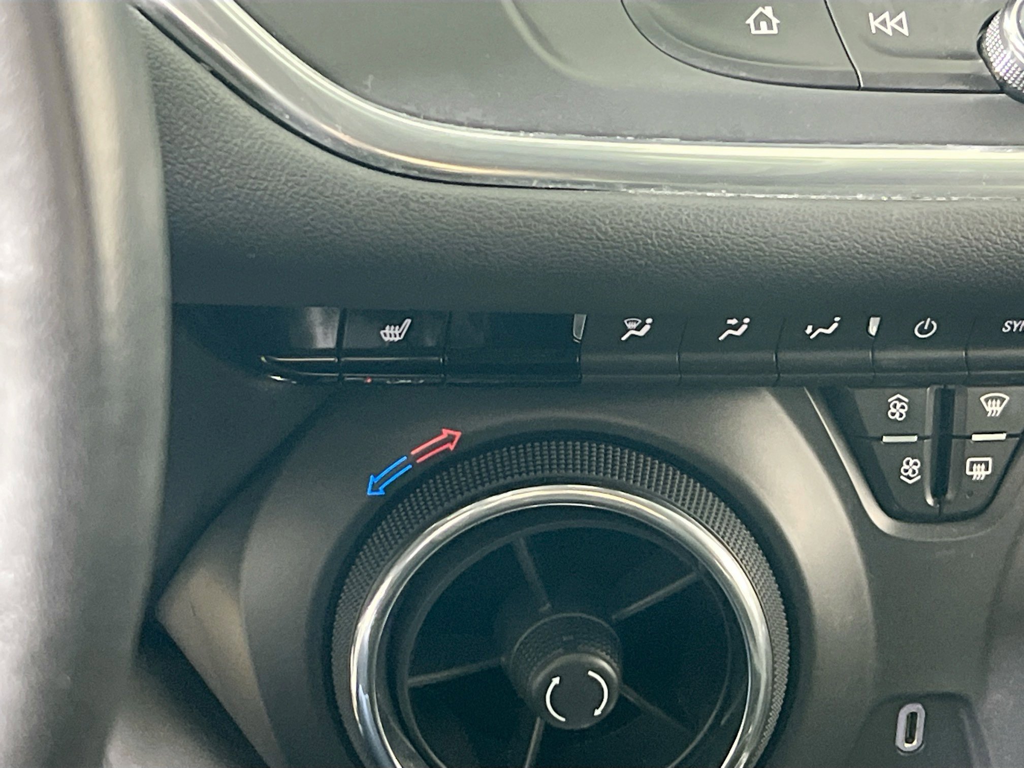 Used 2019 Chevrolet Blazer LT image 19