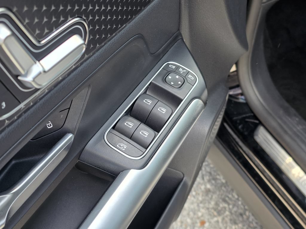 Used 2025 Mercedes-Benz GLA 250 image 17