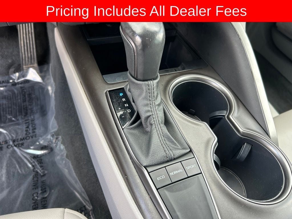 Used 2022 Toyota Camry SE FWD image 10