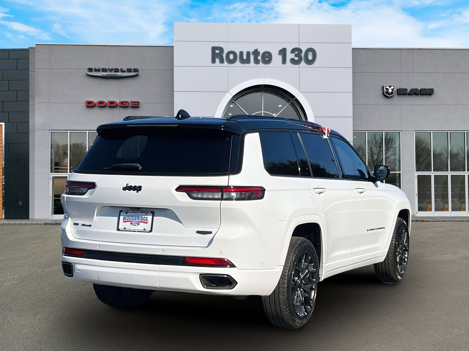 Used 2023 Jeep Grand Cherokee L Summit w/ High Altitude Package AWD/4WD image 4