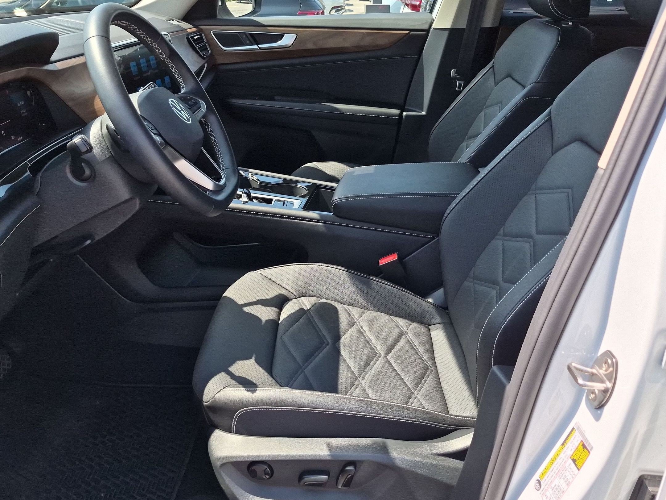 Used 2026 Volkswagen Atlas SE AWD/4WD image 14