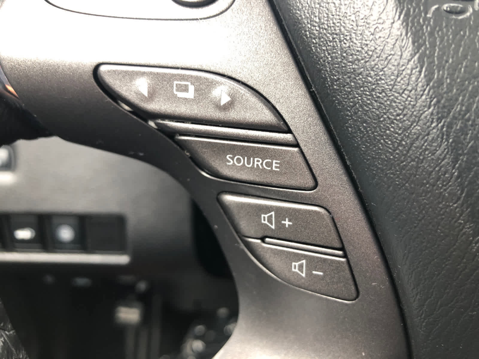 Used 2024 Nissan Murano SL image 8