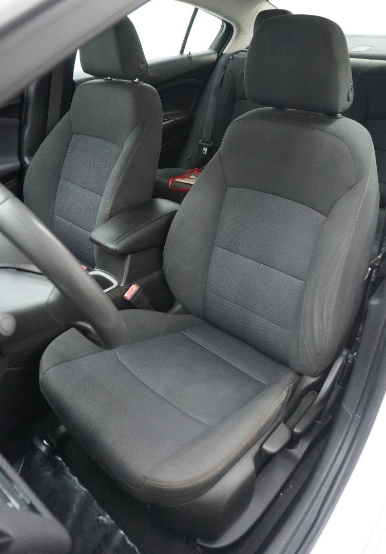 Used 2018 Chevrolet Cruze LS FWD image 4