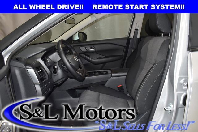 Used 2025 Nissan Rogue SV AWD/4WD image 12