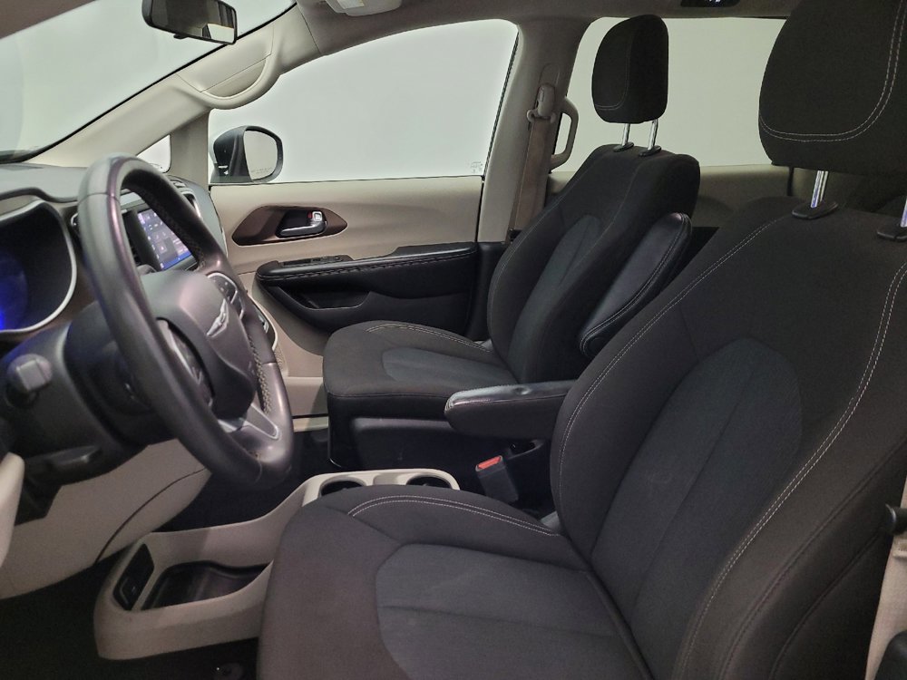 Used 2022 Chrysler Voyager LX FWD image 17