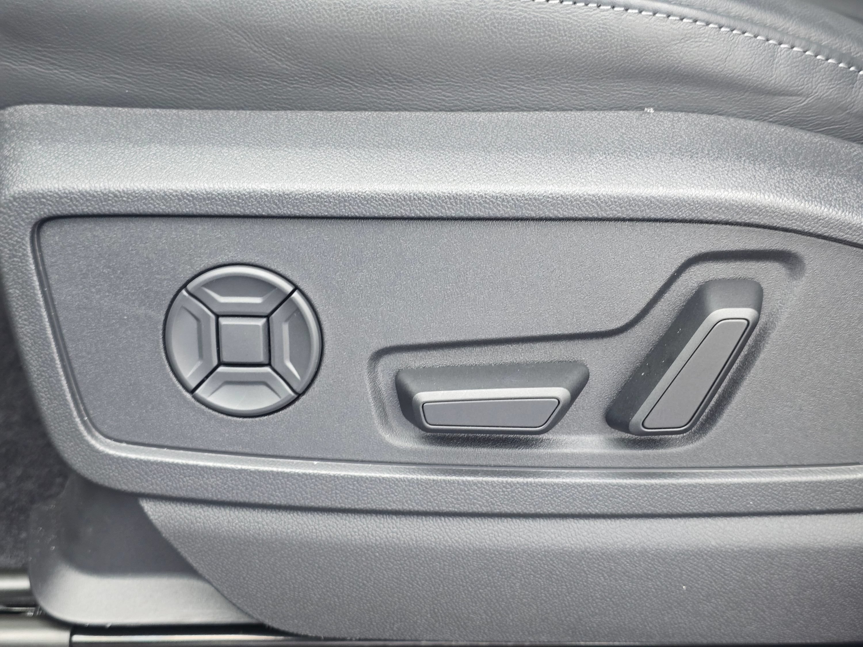 Certified 2025 Audi Q5 Premium Plus w/ Premium Plus AWD/4WD image 38