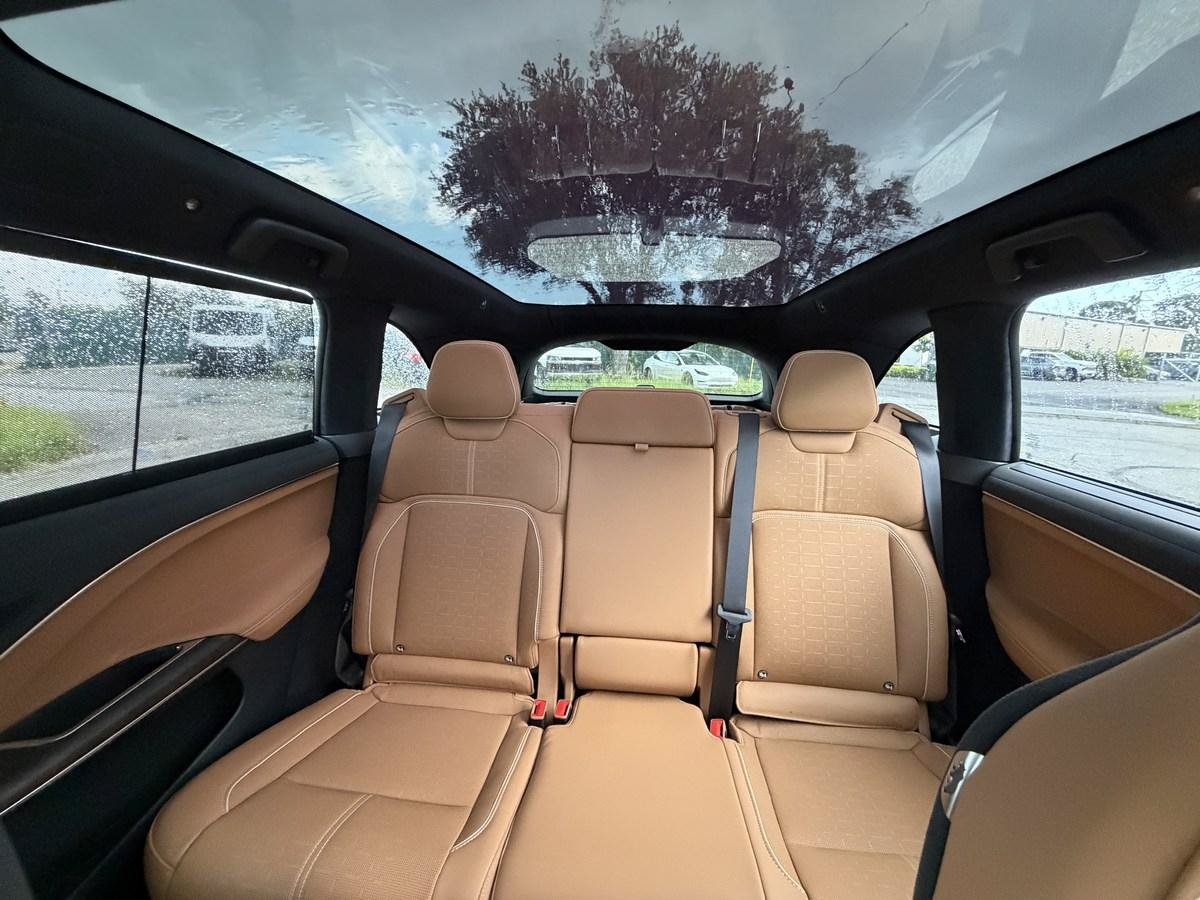 Used 2026 Lucid Gravity Grand Touring AWD/4WD image 26