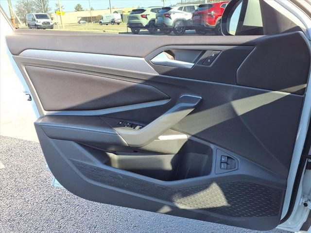 Used 2022 Volkswagen Jetta SE w/ Panoramic Sunroof Package image 16