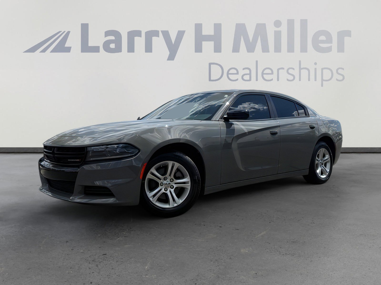 Used 2023 Dodge Charger SXT image 2