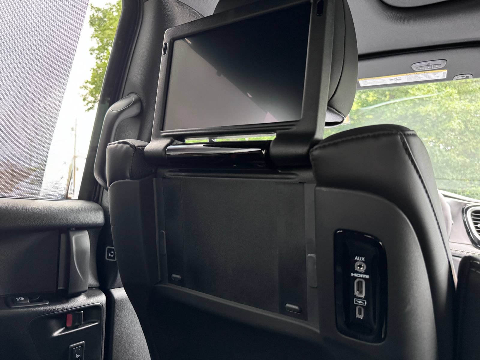 New 2025 Chrysler Pacifica Select w/ Uconnect Theater Family Group AWD/4WD image 4
