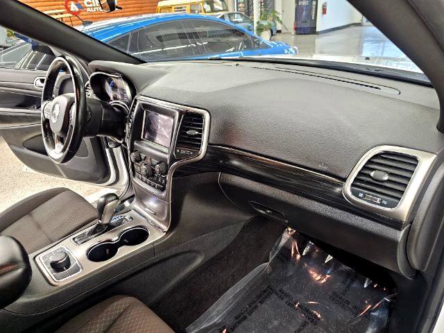 Used 2020 Jeep Grand Cherokee Laredo image 10