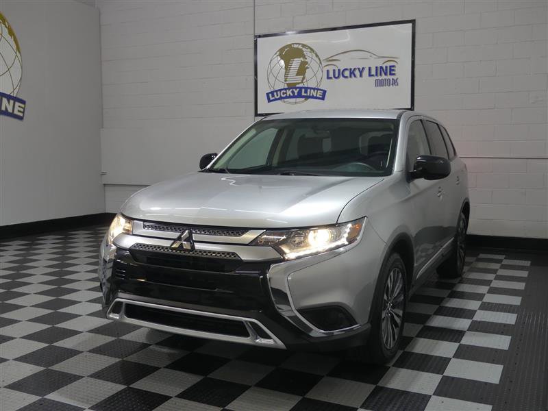 Used 2020 Mitsubishi Outlander SE image 4