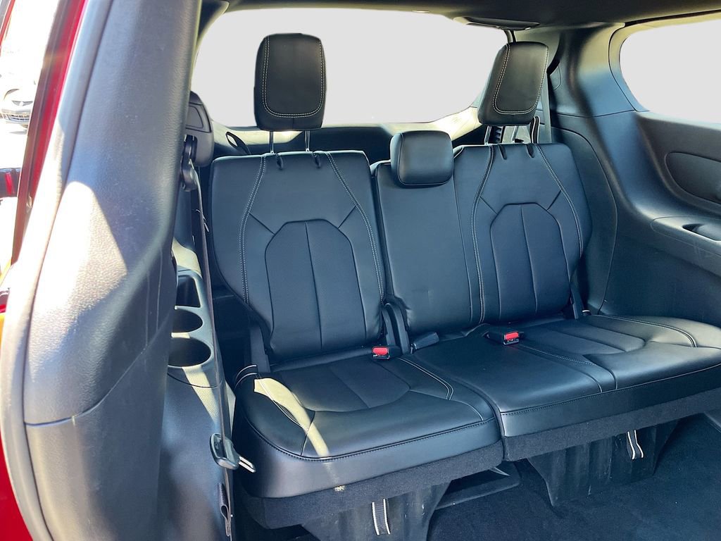 Certified 2025 Chrysler Pacifica Select image 26