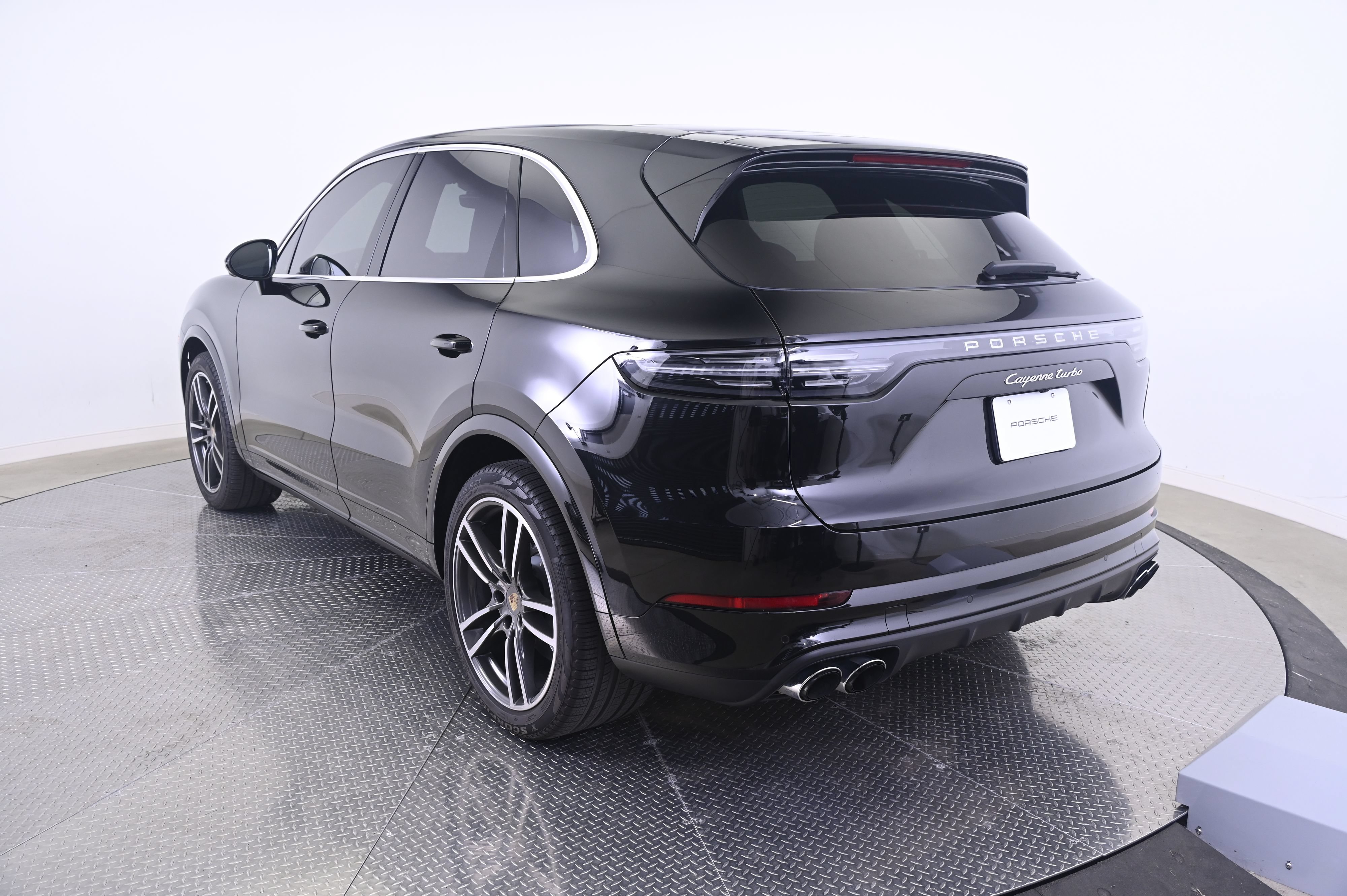 Used 2023 Porsche Cayenne Turbo AWD/4WD image 3