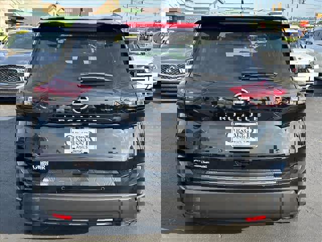 Used 2026 Nissan Rogue SV image 4