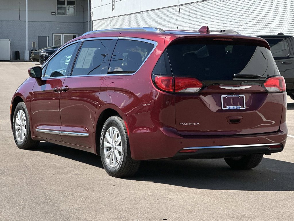 Used 2018 Chrysler Pacifica Touring-L Plus FWD image 4