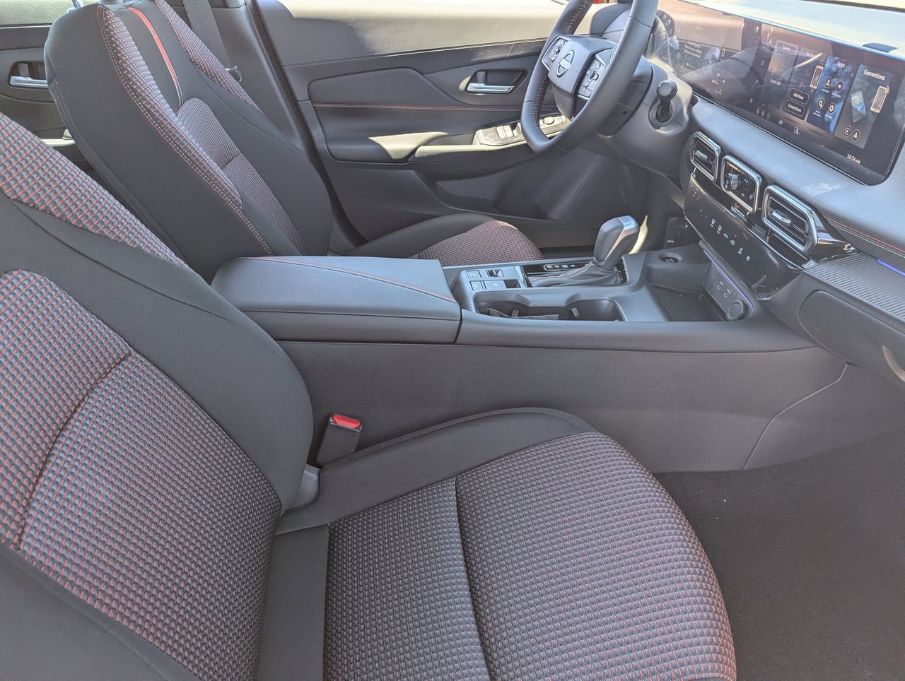 New 2026 Nissan Sentra SR w/ Floor Mat Package FWD image 31