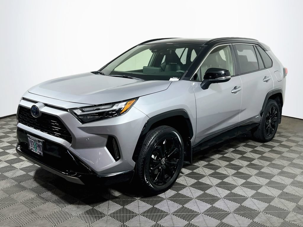 Used 2023 Toyota RAV4 XSE AWD/4WD image 3
