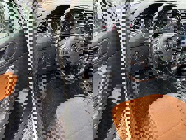 Used 2019 Volkswagen Tiguan SE image 9