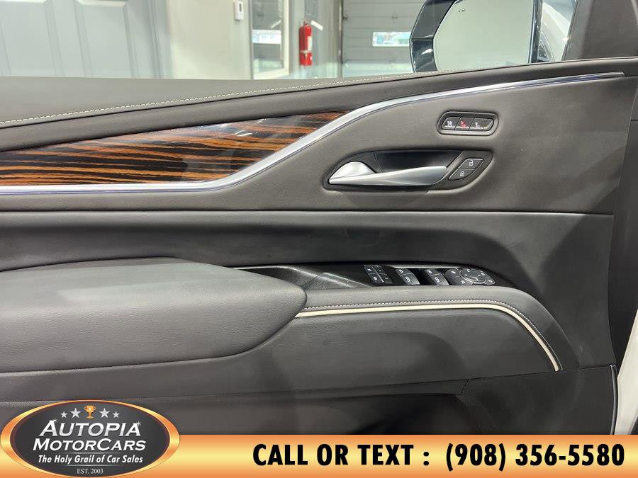 Used 2024 Cadillac Escalade Premium Luxury image 31
