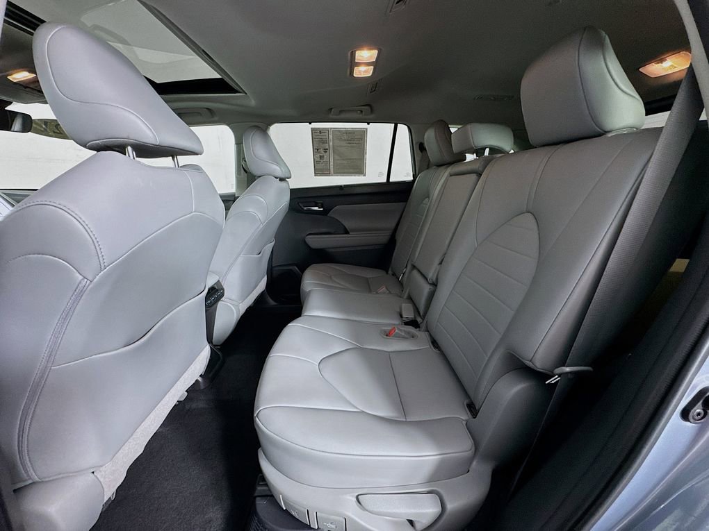 Used 2021 Toyota Highlander XLE image 21