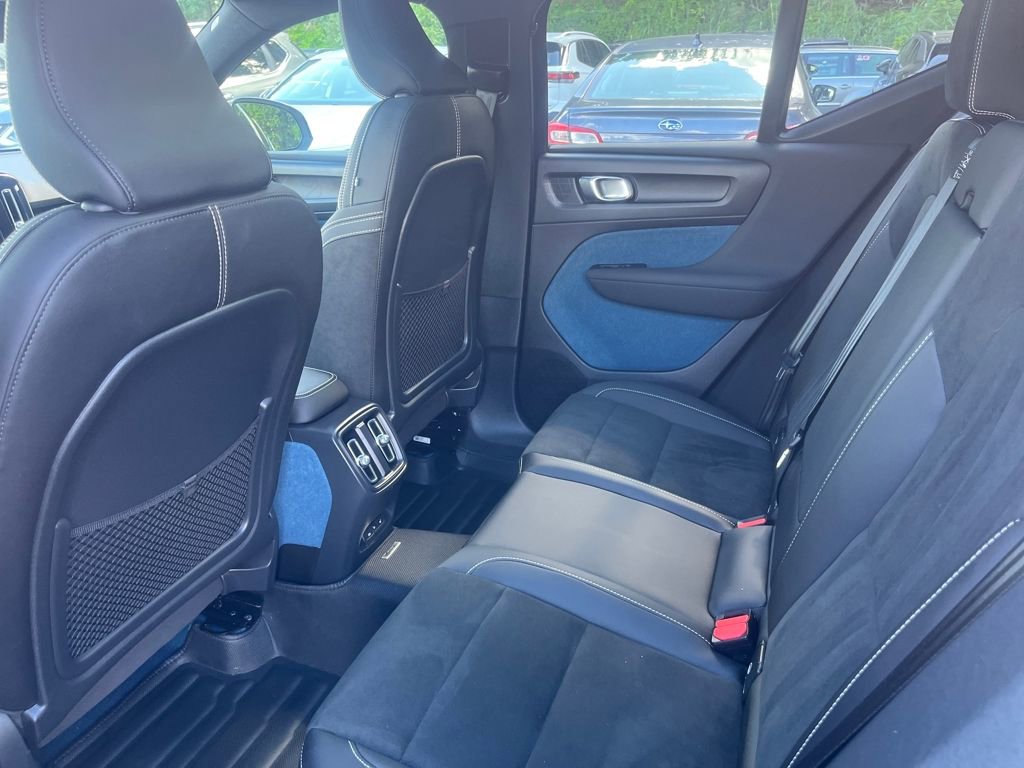 Used 2023 Volvo XC40 Recharge Ultimate image 17