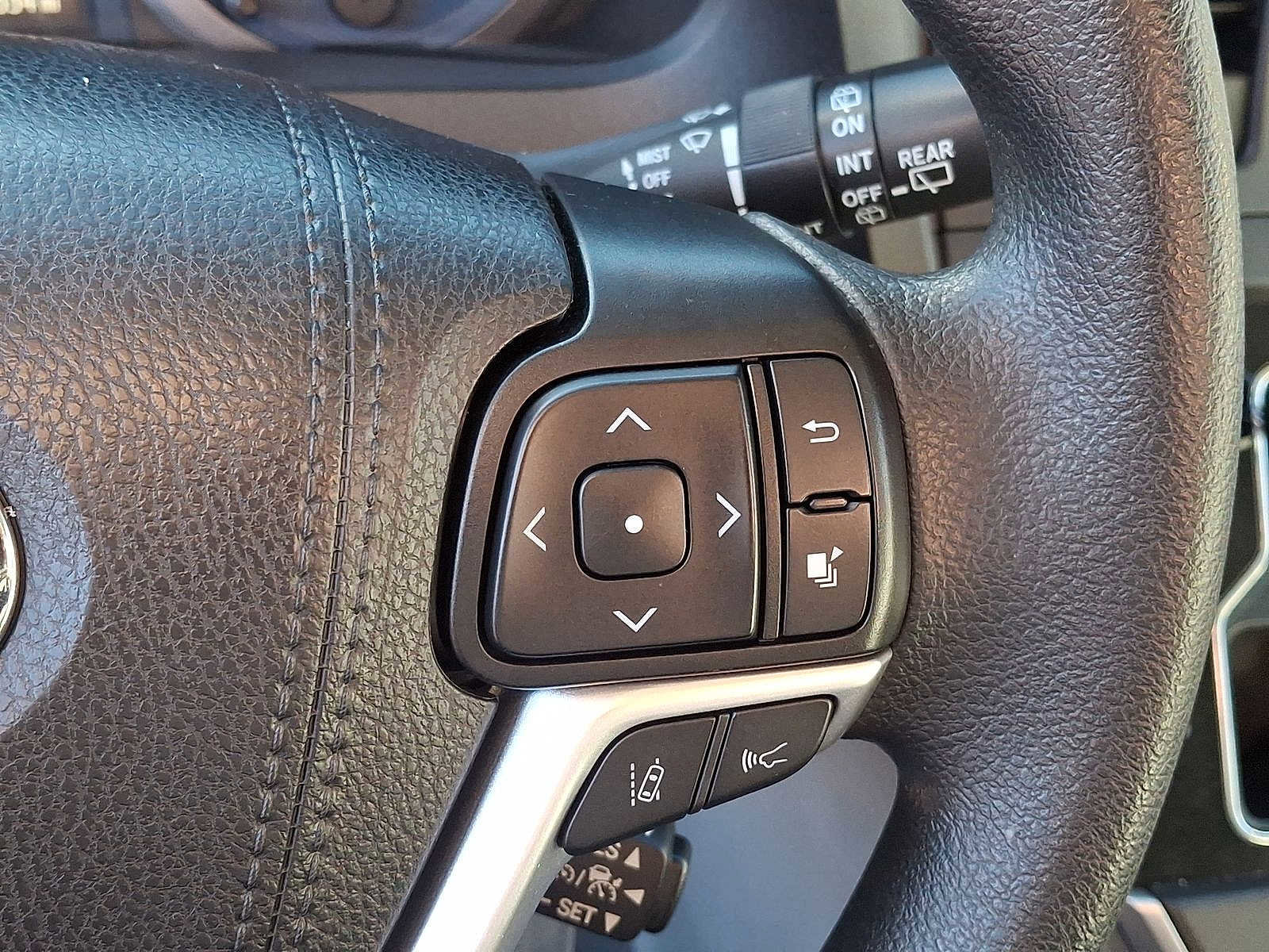 Used 2020 Toyota Sienna L image 18