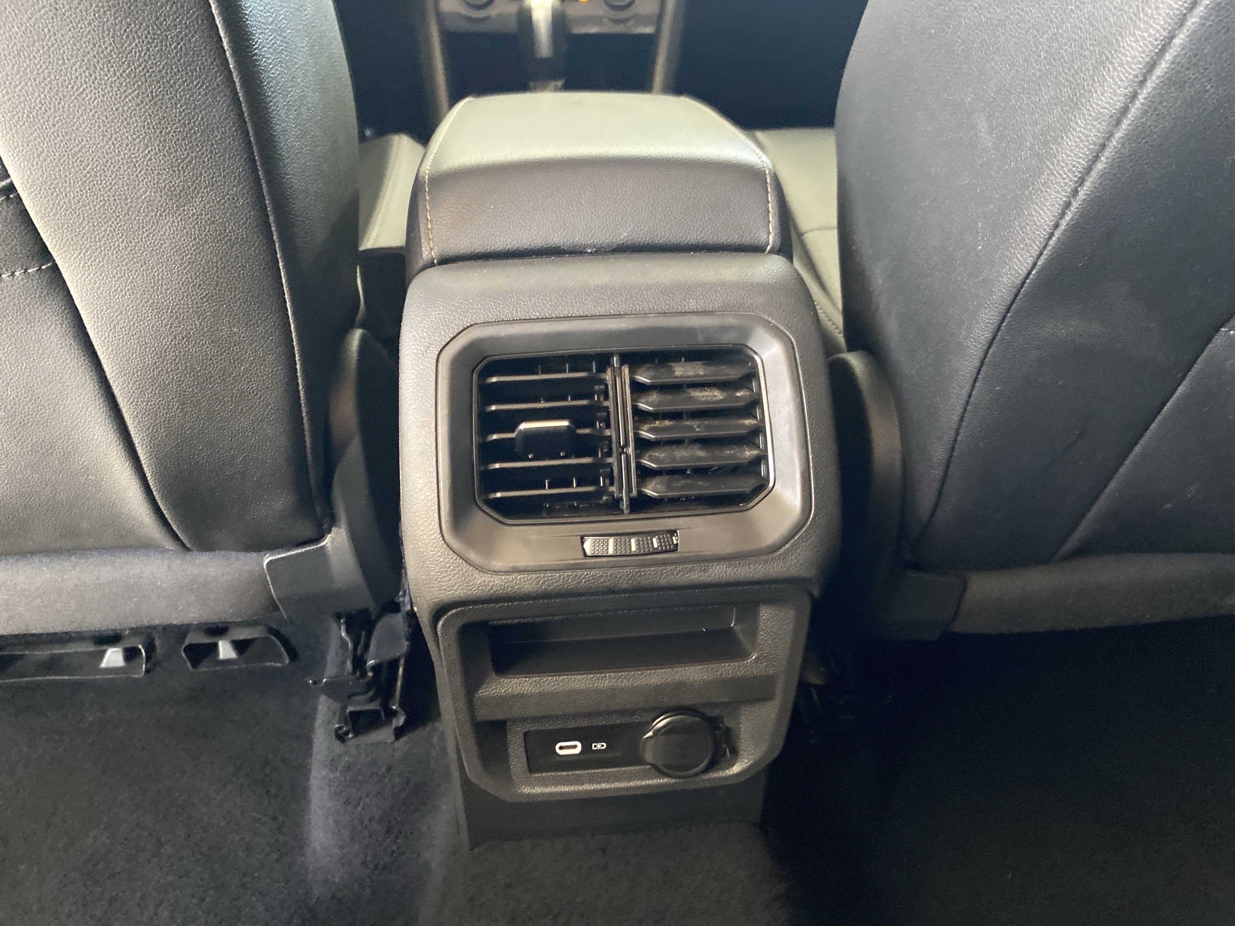 Used 2021 Volkswagen Tiguan SE image 23