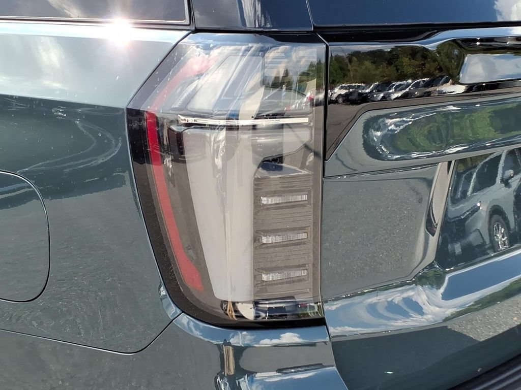 New 2026 Chevrolet Suburban Z71 w/ Comfort Package AWD/4WD image 9