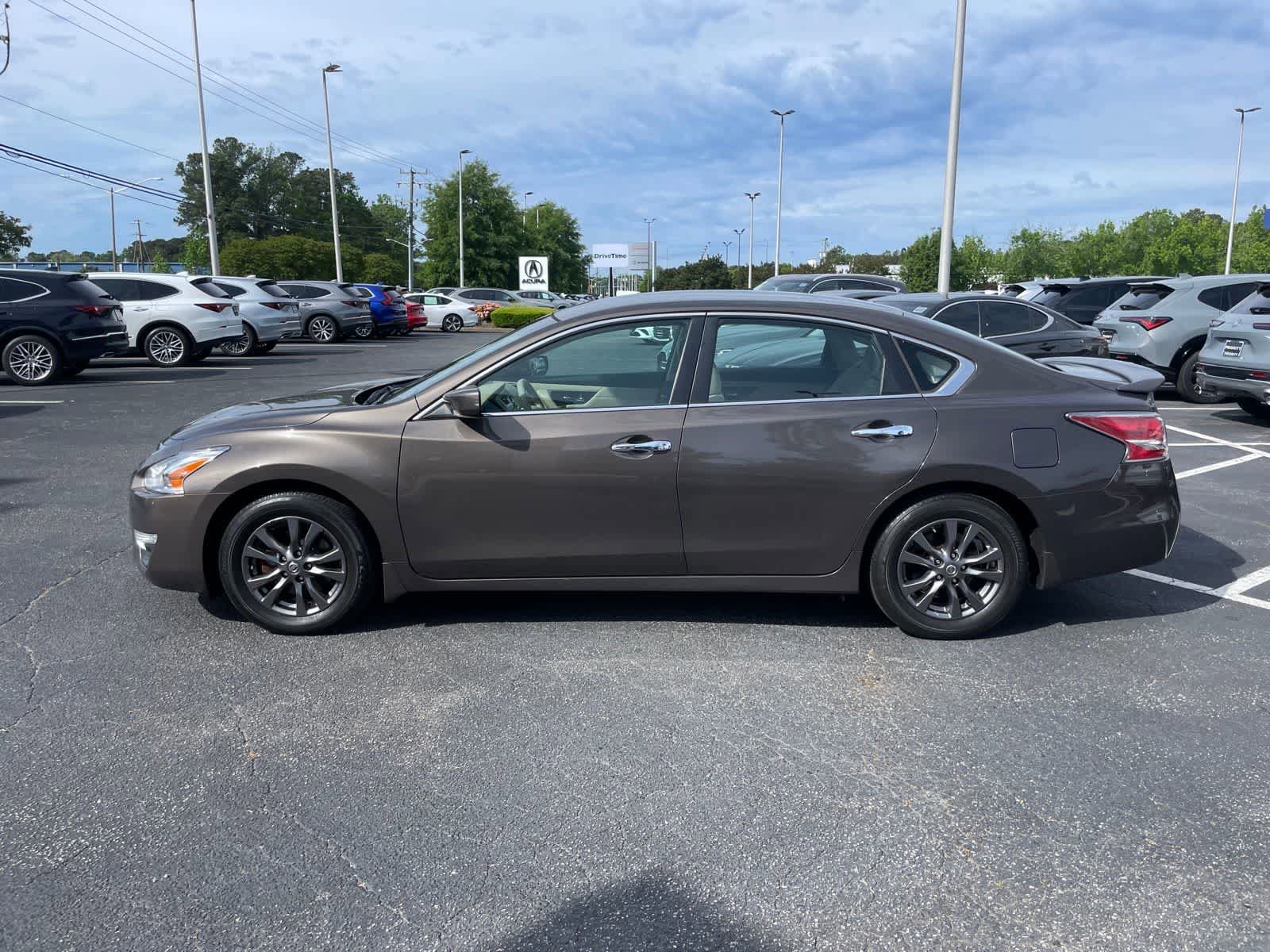 Used 2015 Nissan Altima 2.5 S w/ Sport Value Package FWD image 2