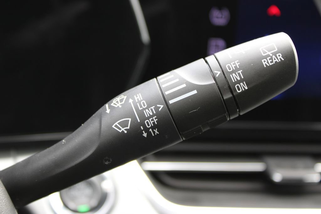 Used 2025 Chevrolet Trax LT image 35