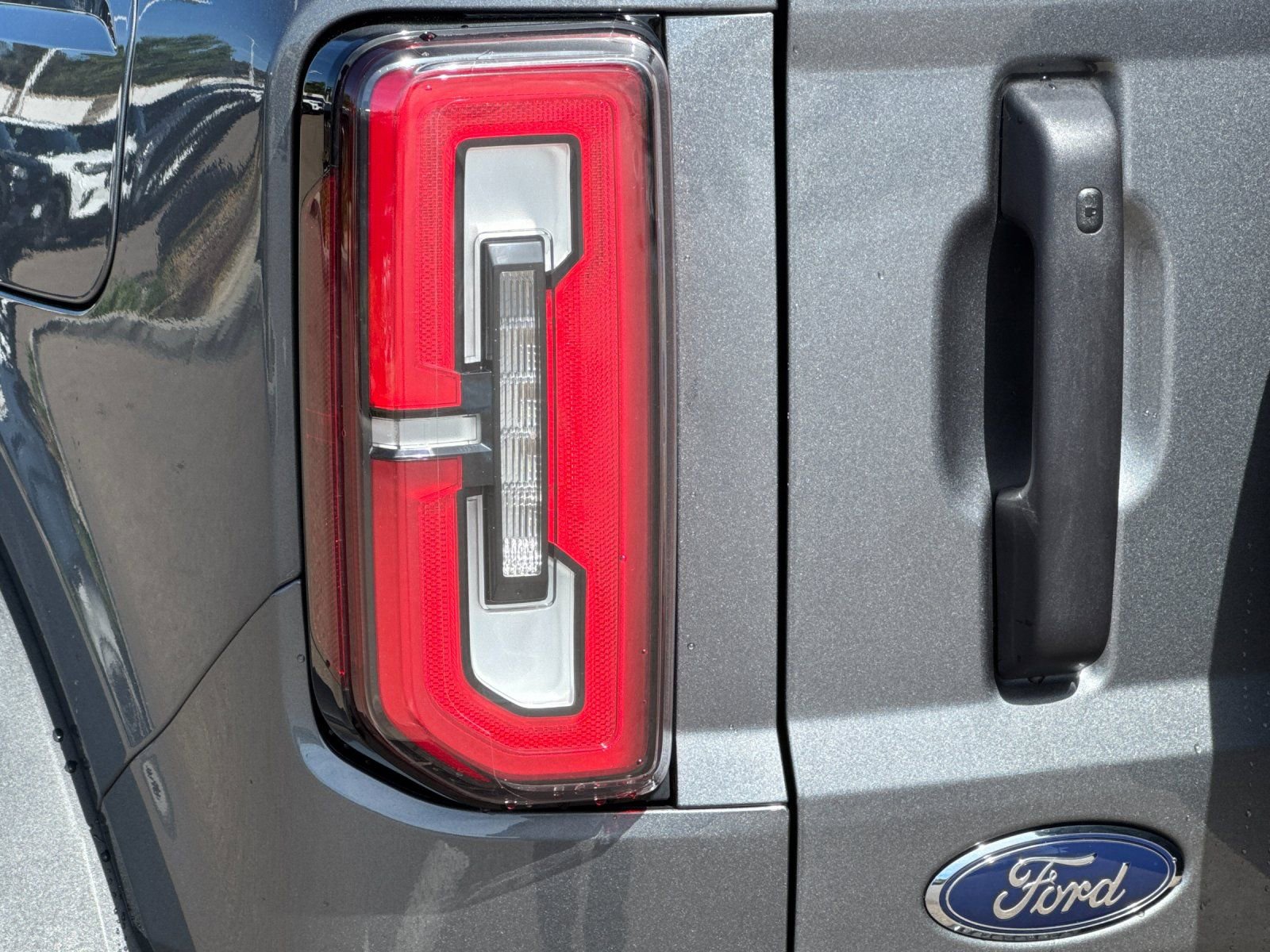 Used 2025 Ford Bronco Badlands image 36