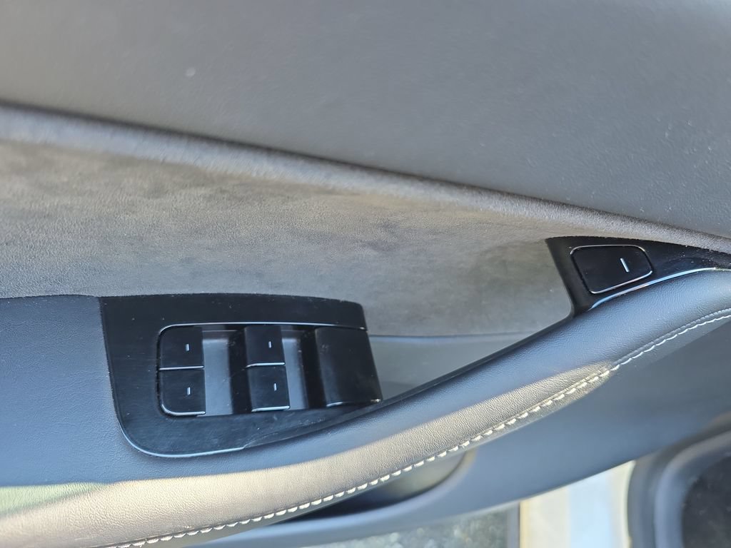 Used 2020 Tesla Model Y Long Range AWD/4WD image 17