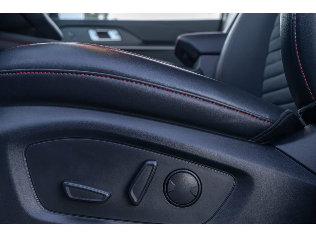 Used 2025 Ford Explorer ST-Line w/ ST-Line Street Pack image 17