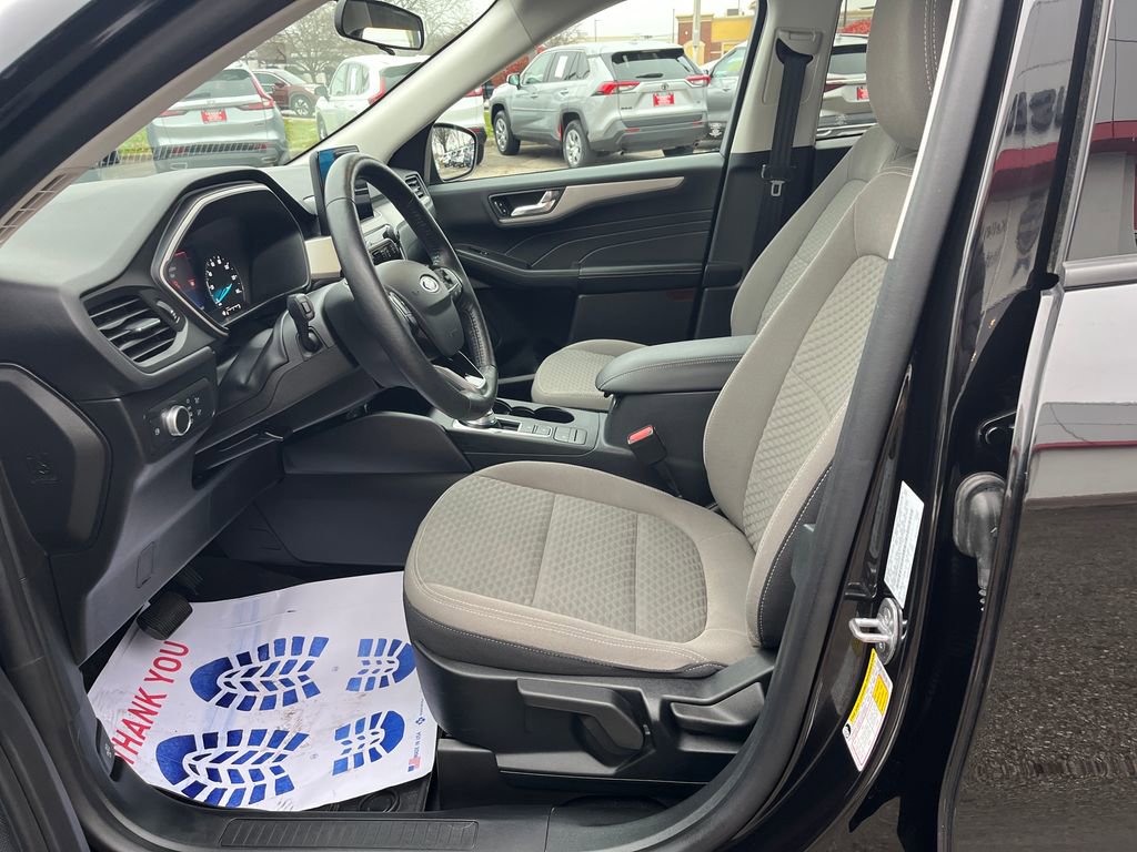 Used 2021 Ford Escape SE w/ SE Sport Appearance Package image 11