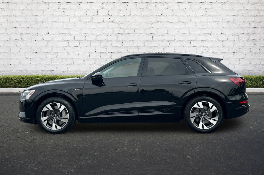 Used 2022 Audi e-tron Premium AWD/4WD image 7