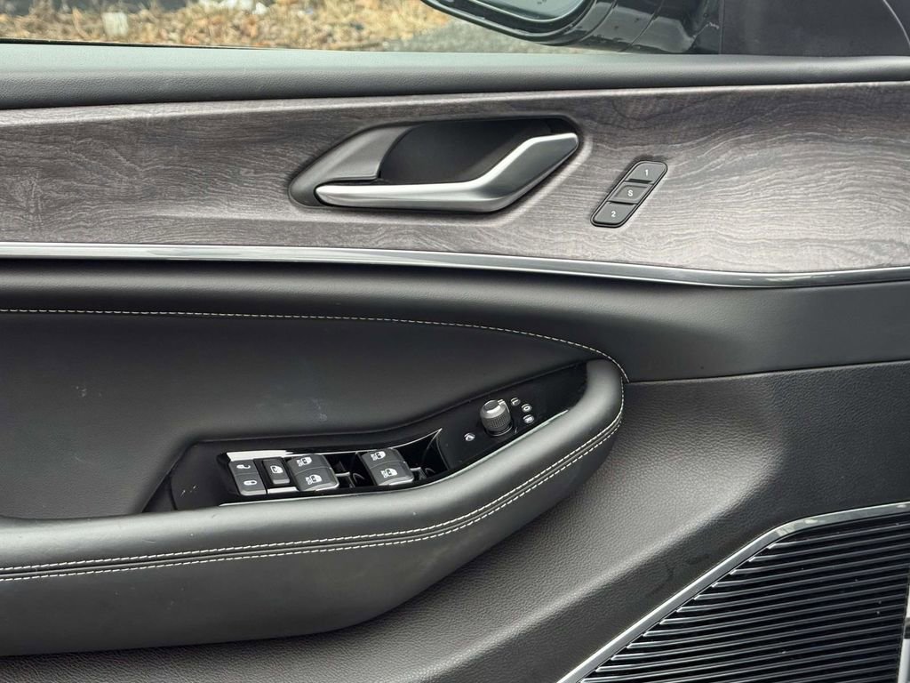 Used 2023 Jeep Grand Cherokee Overland image 14